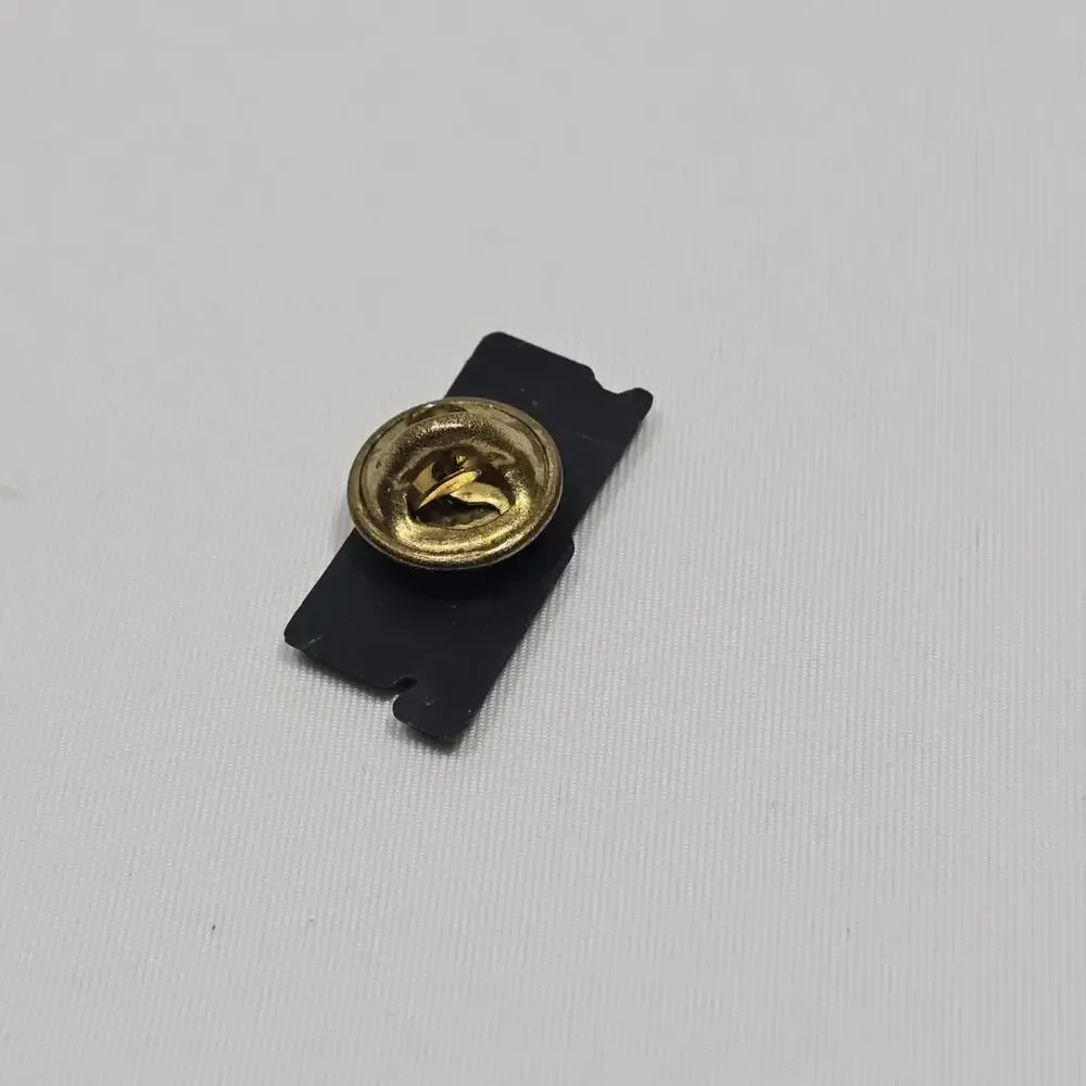 Vintage I Collect The Best Ertl Plastic Lapel Hat Pin Toy Collectors - Picture 4 of 4